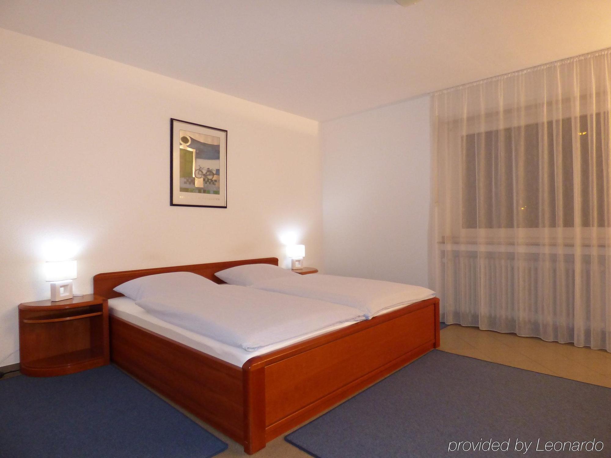 Hotel Alt Buettgen Карст Екстериор снимка