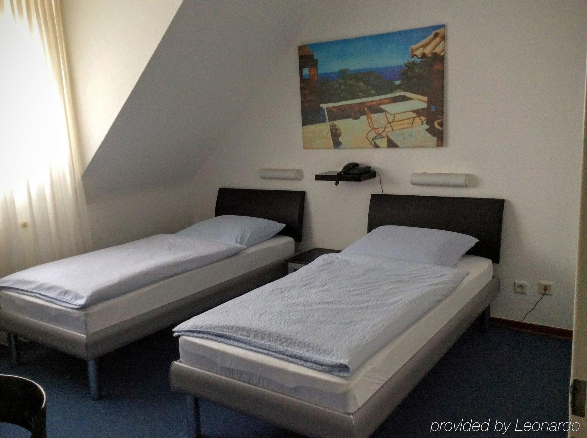 Hotel Alt Buettgen Карст Екстериор снимка