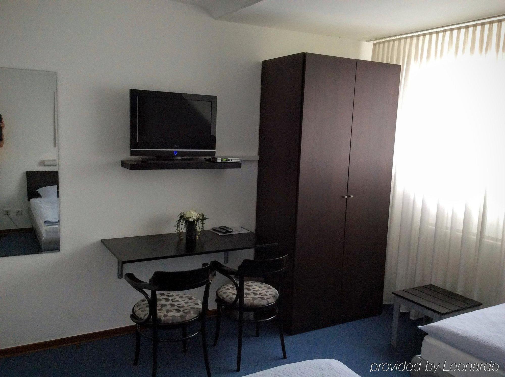 Hotel Alt Buettgen Карст Екстериор снимка