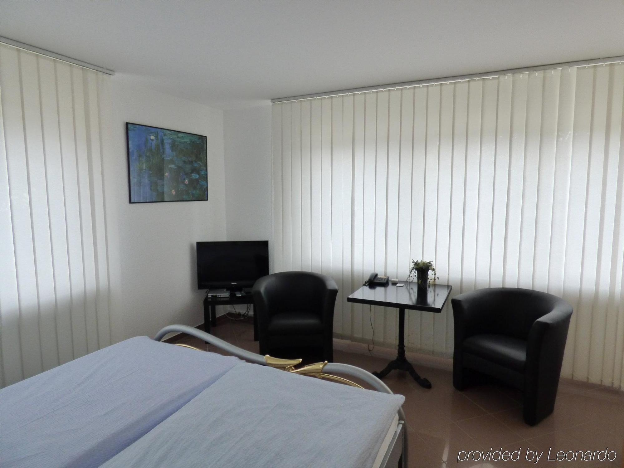 Hotel Alt Buettgen Карст Екстериор снимка