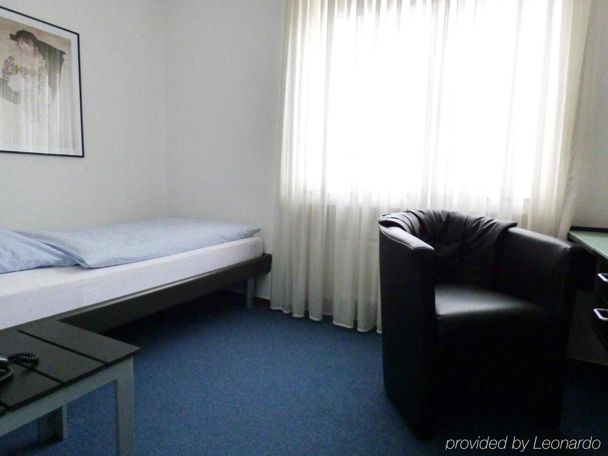 Hotel Alt Buettgen Карст Екстериор снимка