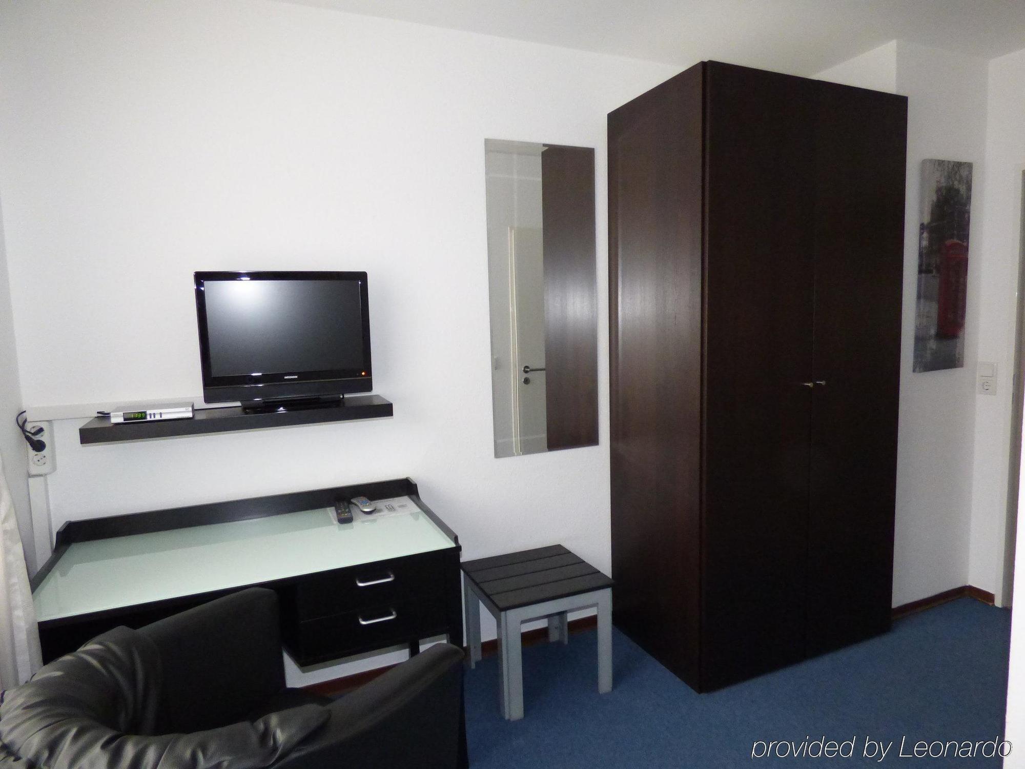 Hotel Alt Buettgen Карст Екстериор снимка