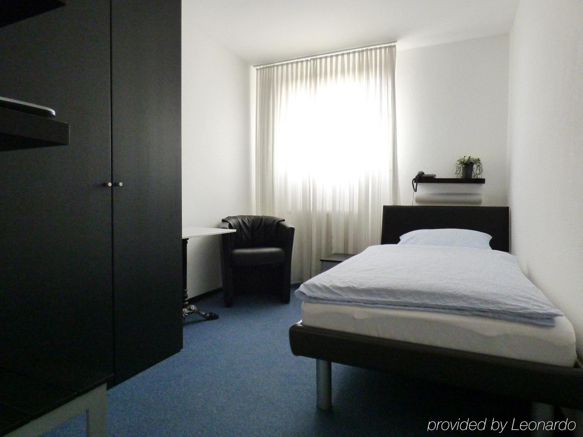 Hotel Alt Buettgen Карст Екстериор снимка