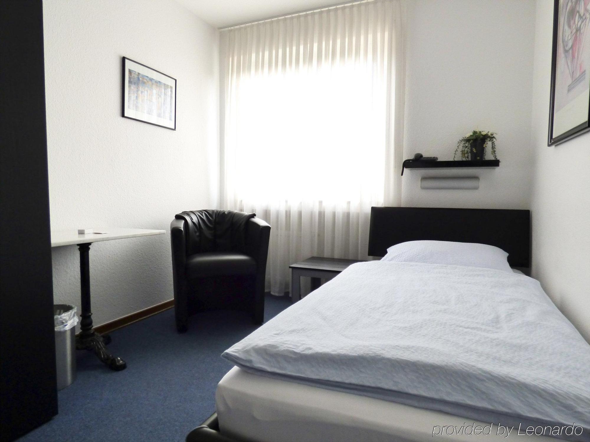 Hotel Alt Buettgen Карст Екстериор снимка