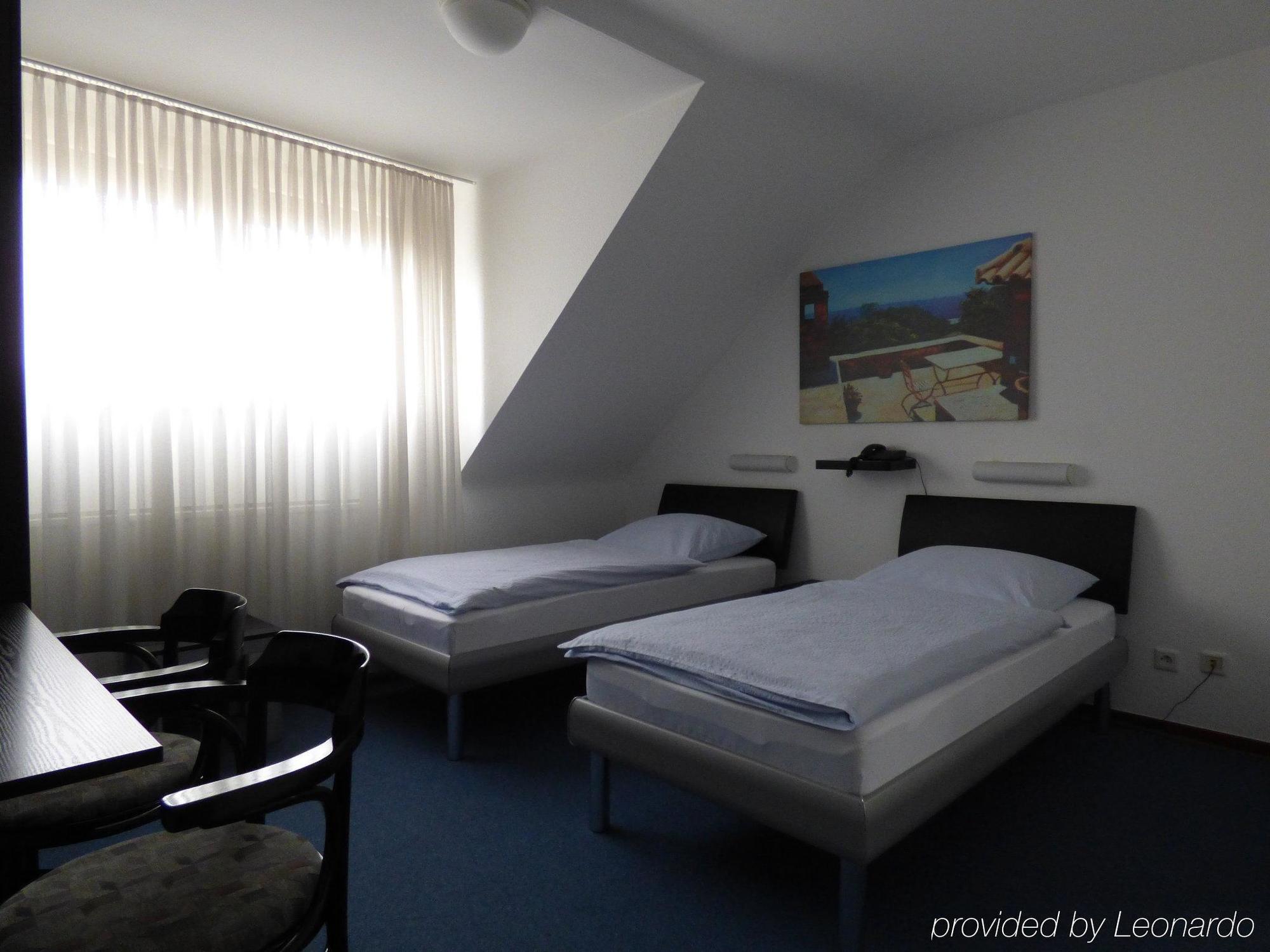 Hotel Alt Buettgen Карст Екстериор снимка