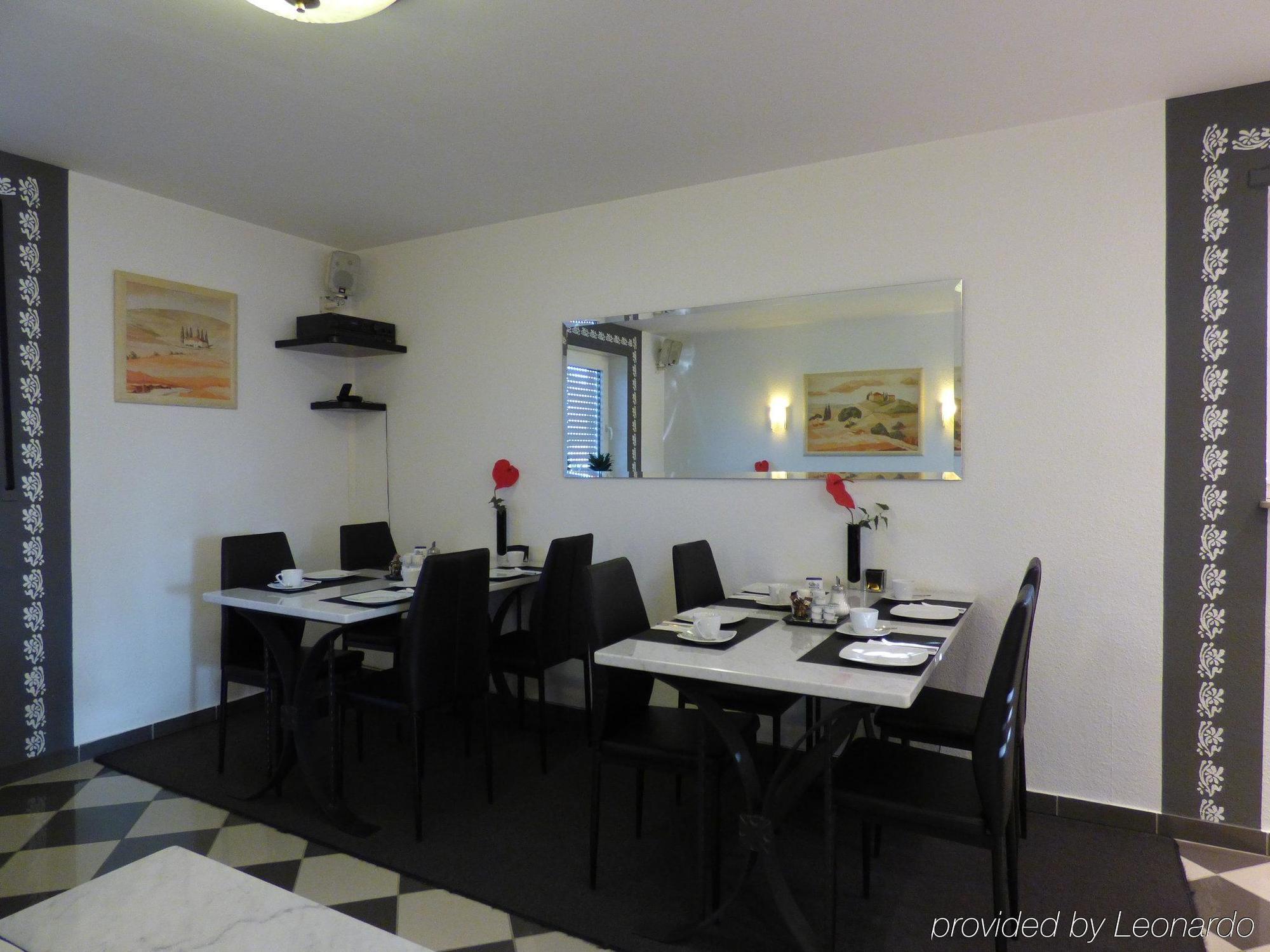 Hotel Alt Buettgen Карст Екстериор снимка