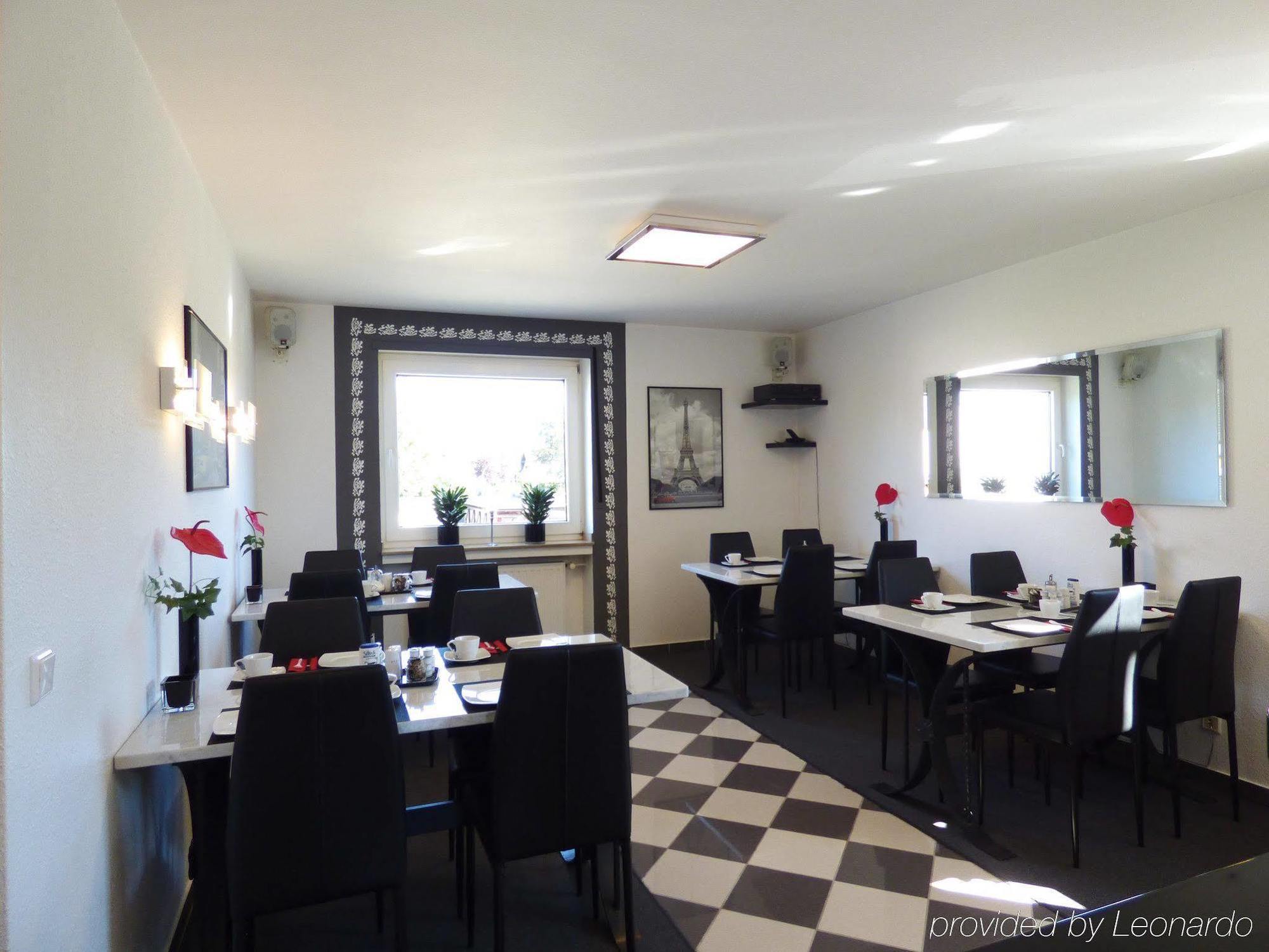 Hotel Alt Buettgen Карст Екстериор снимка