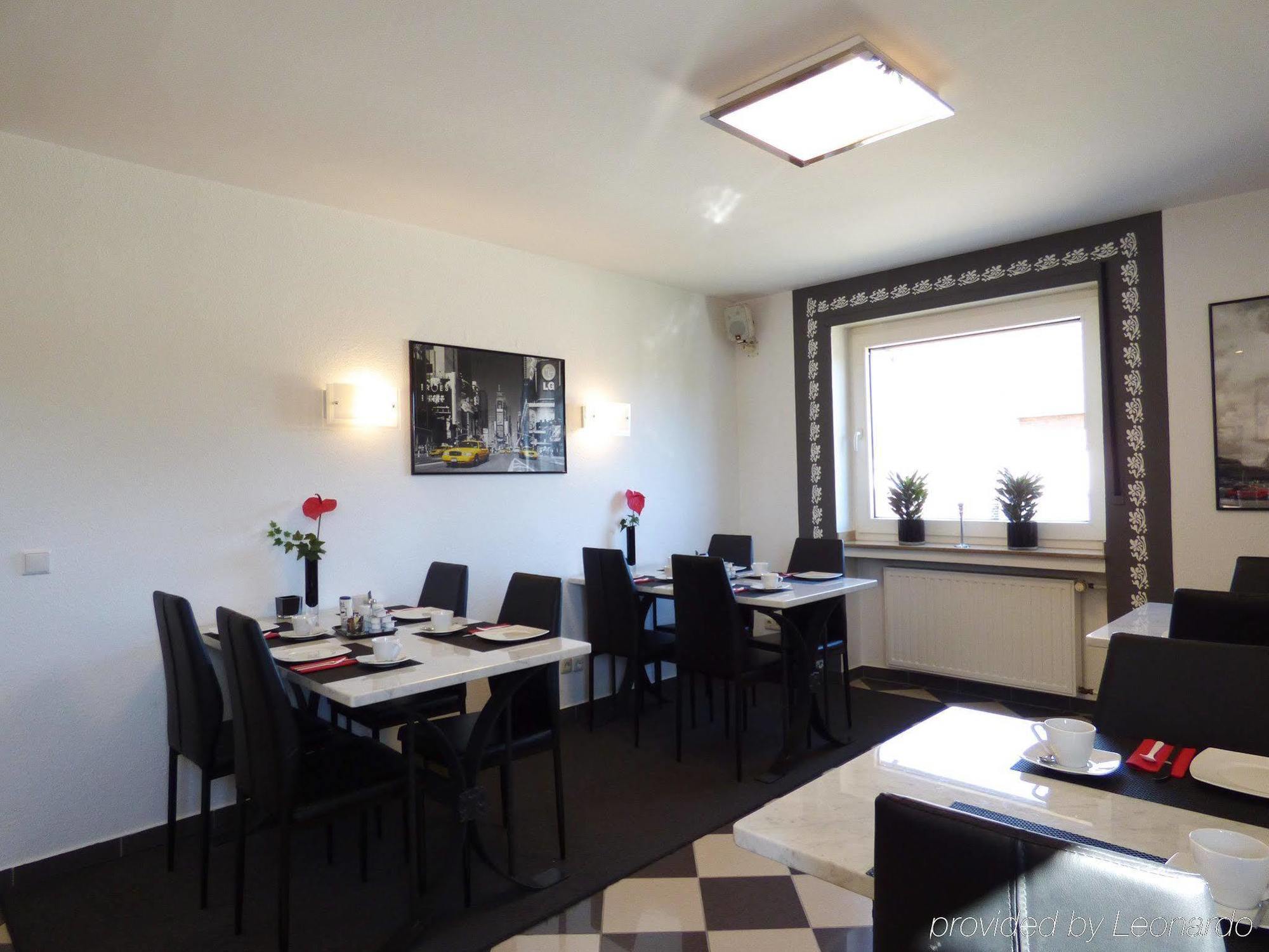 Hotel Alt Buettgen Карст Екстериор снимка
