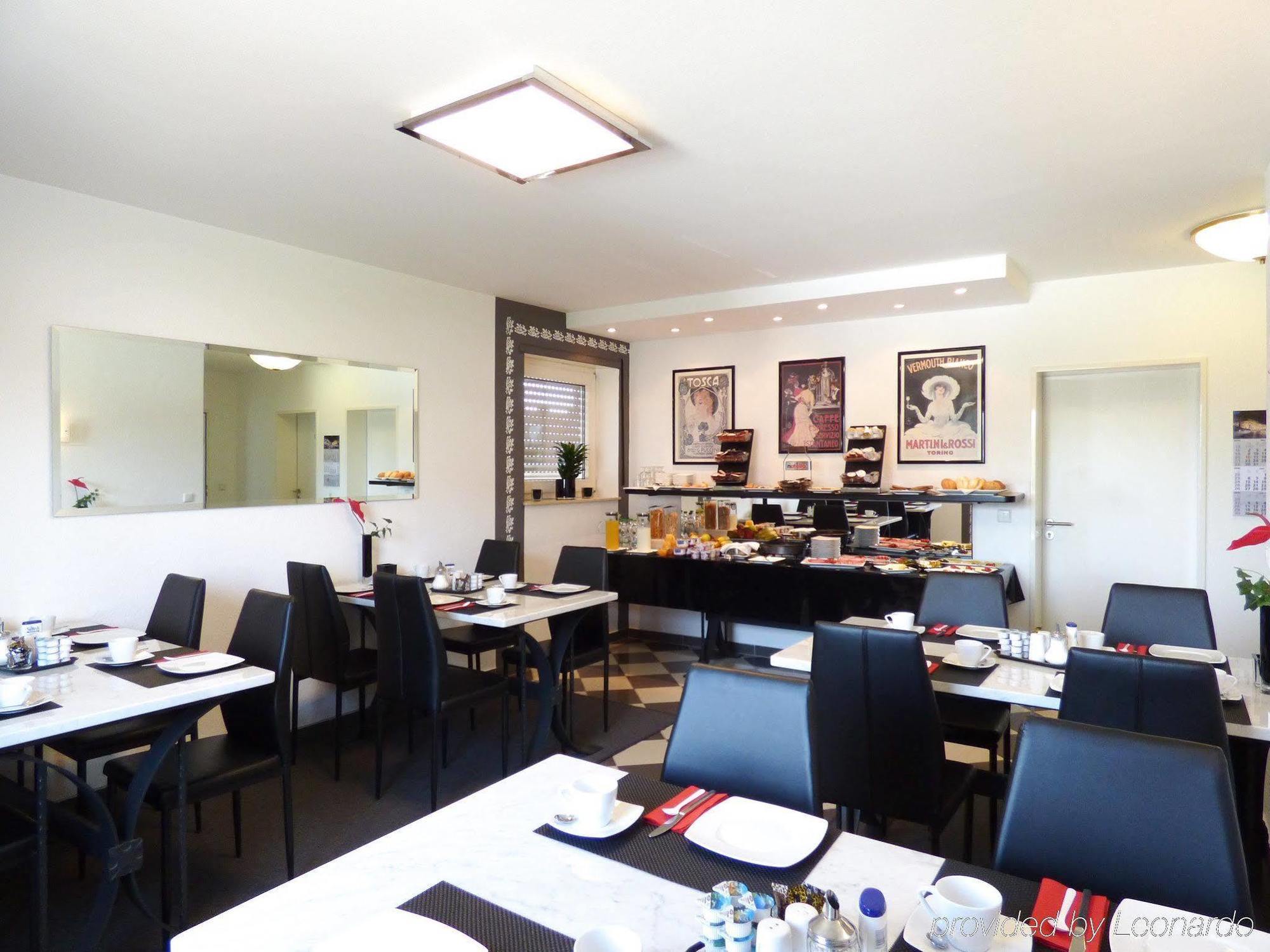 Hotel Alt Buettgen Карст Екстериор снимка
