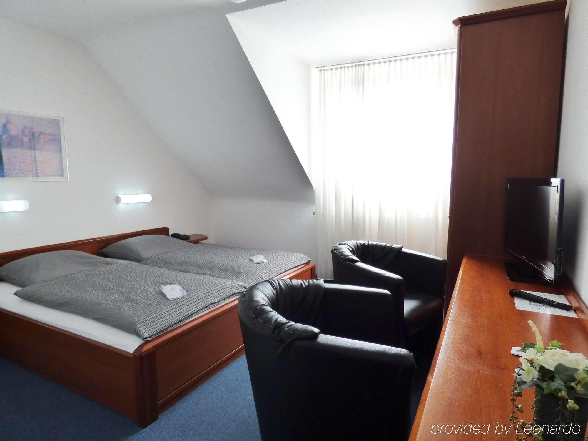 Hotel Alt Buettgen Карст Екстериор снимка