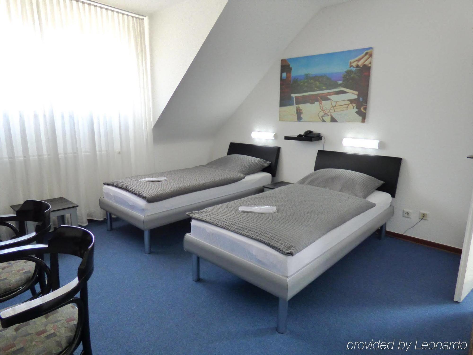 Hotel Alt Buettgen Карст Екстериор снимка