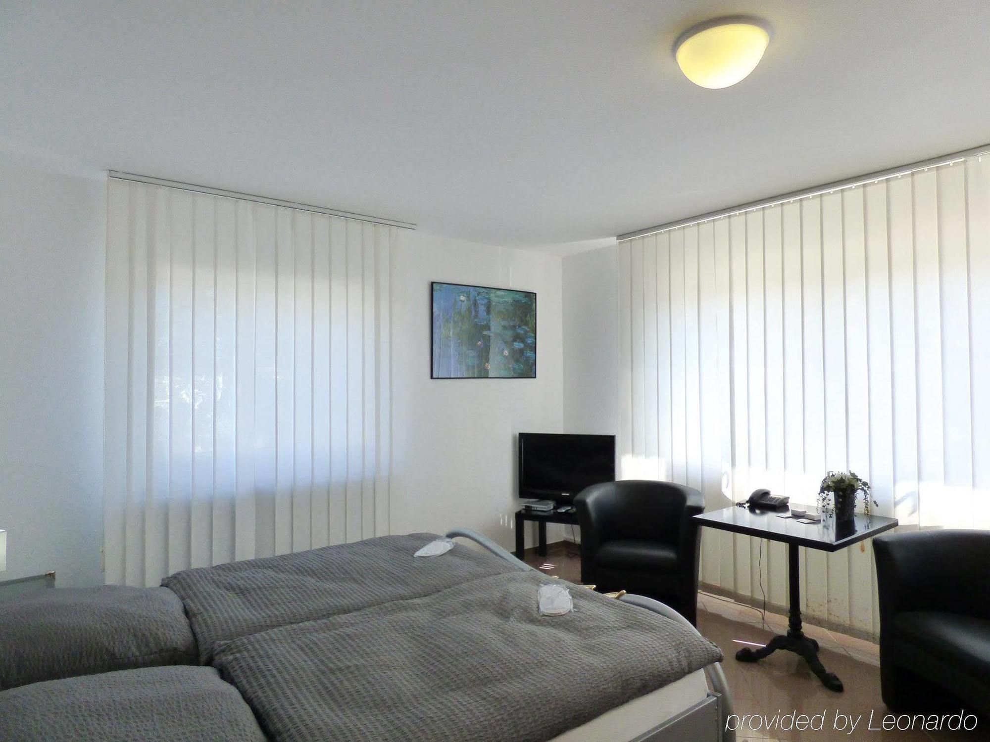 Hotel Alt Buettgen Карст Екстериор снимка