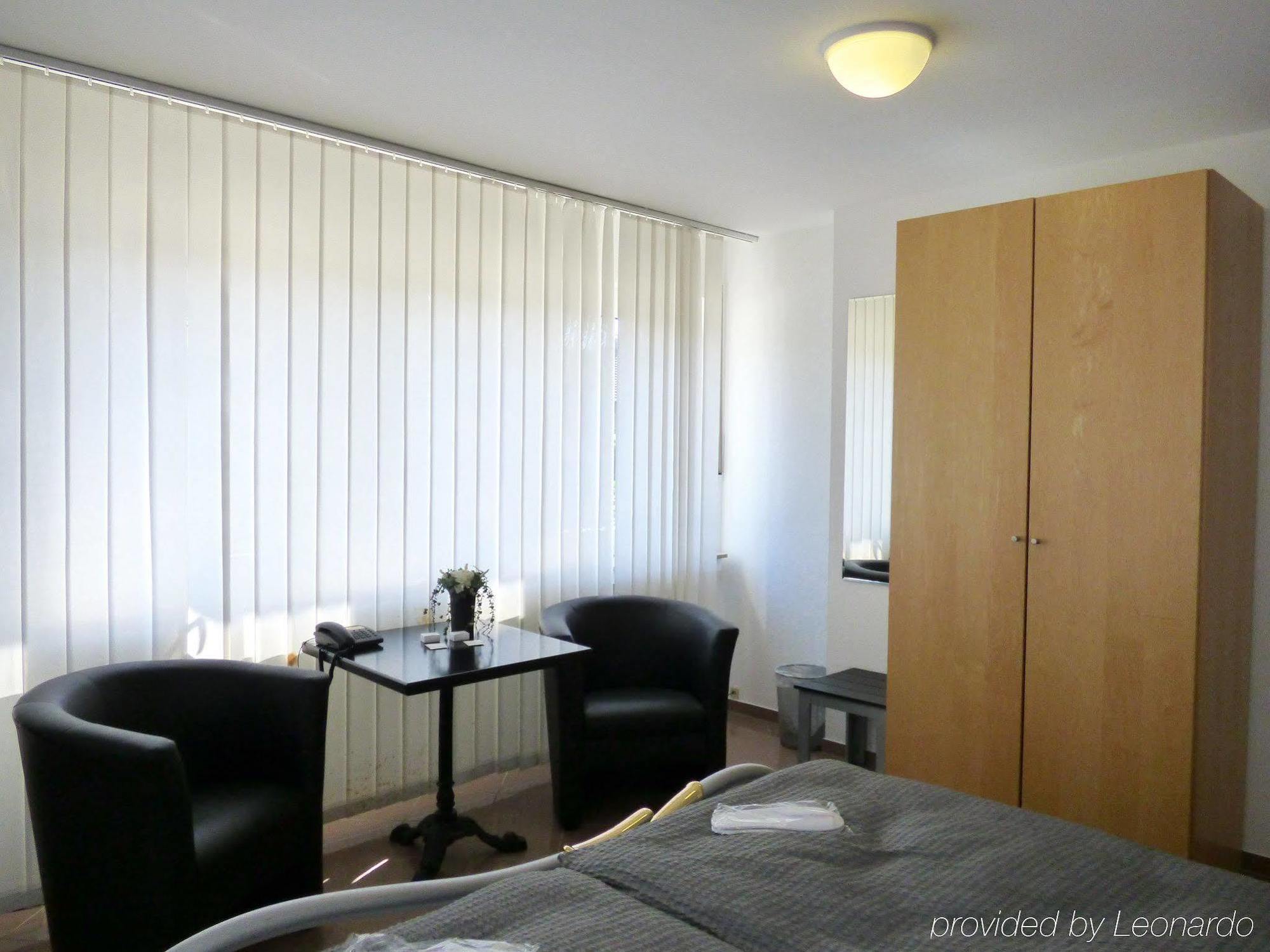 Hotel Alt Buettgen Карст Екстериор снимка