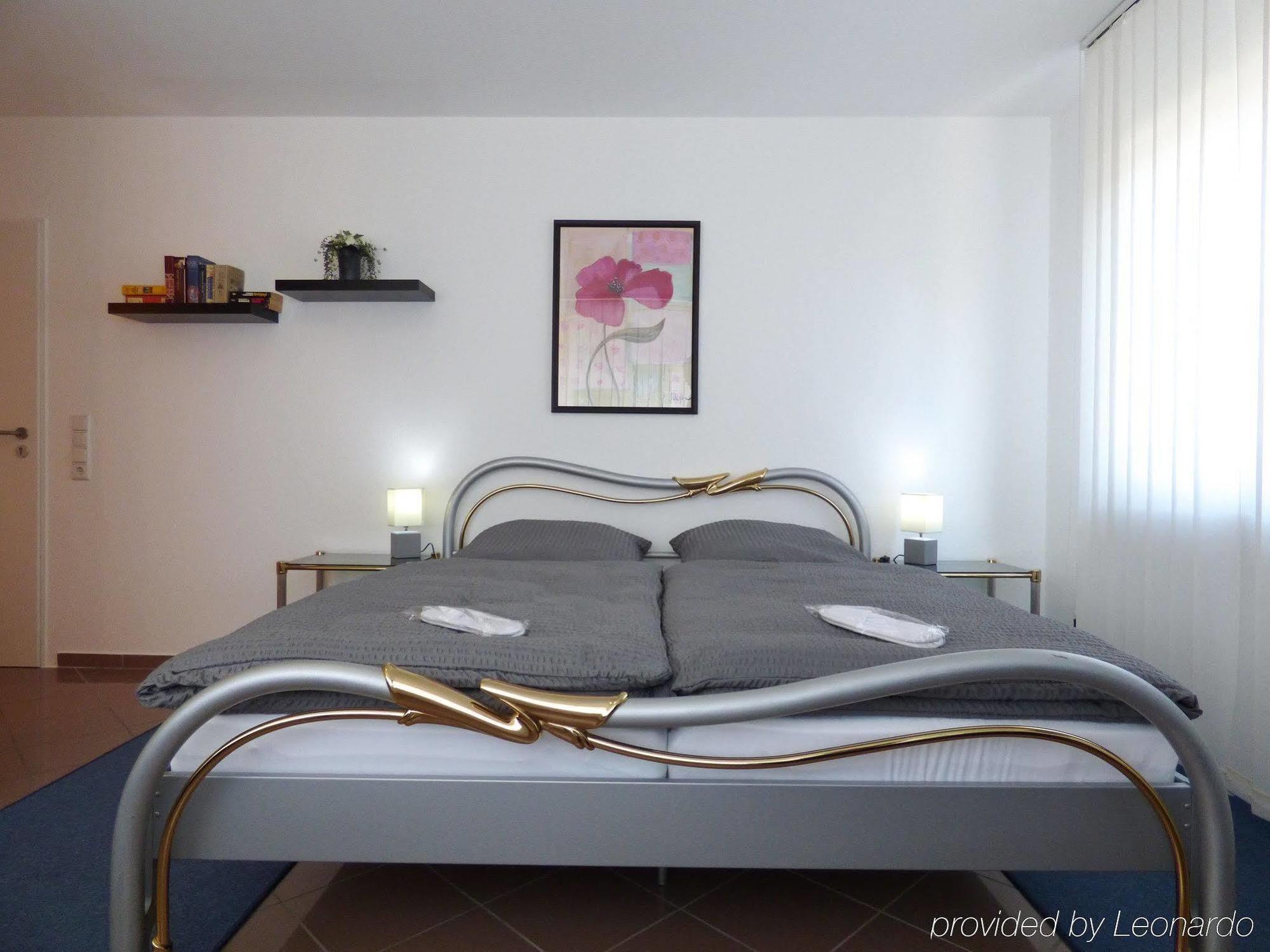 Hotel Alt Buettgen Карст Екстериор снимка