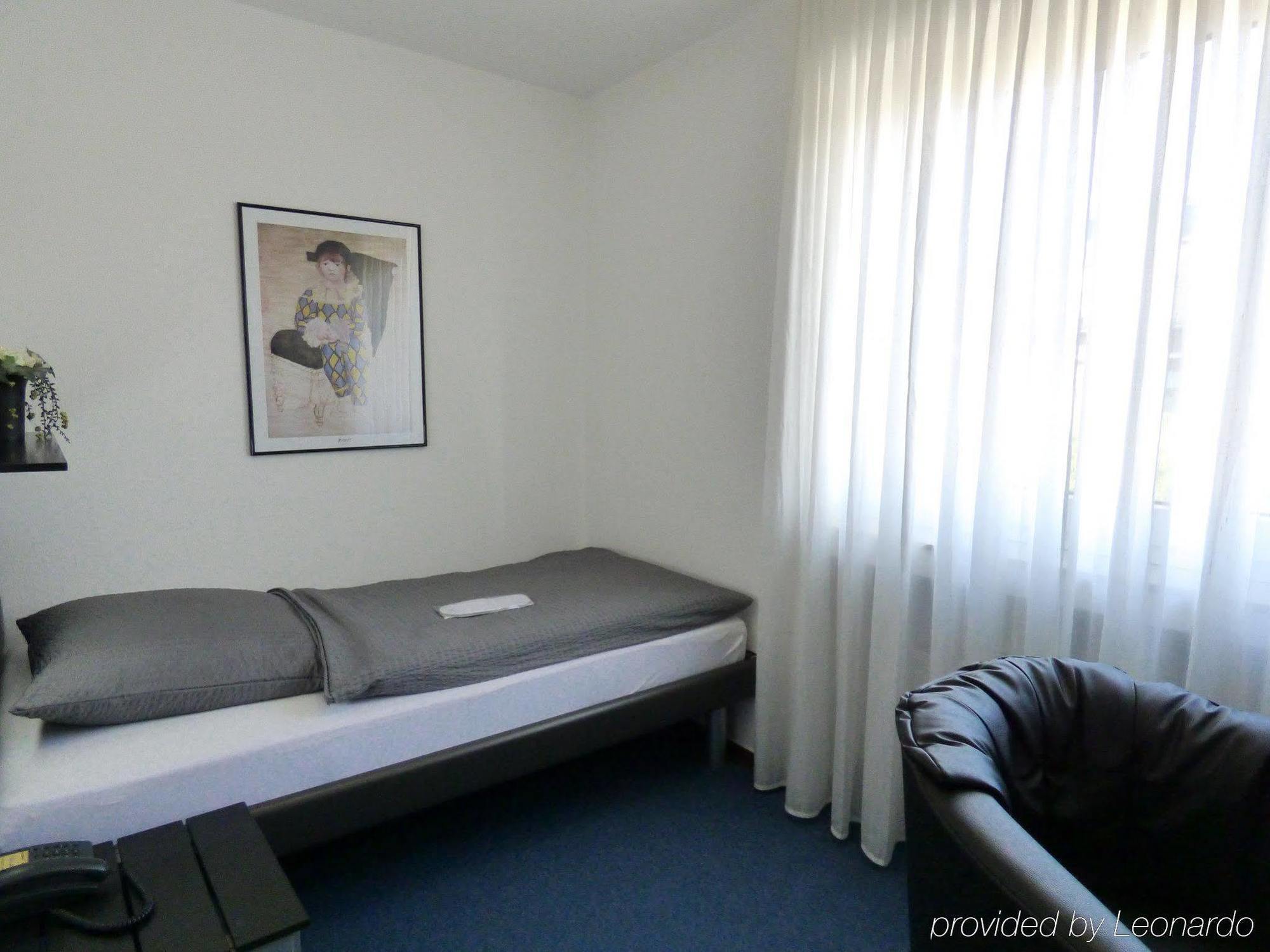 Hotel Alt Buettgen Карст Екстериор снимка