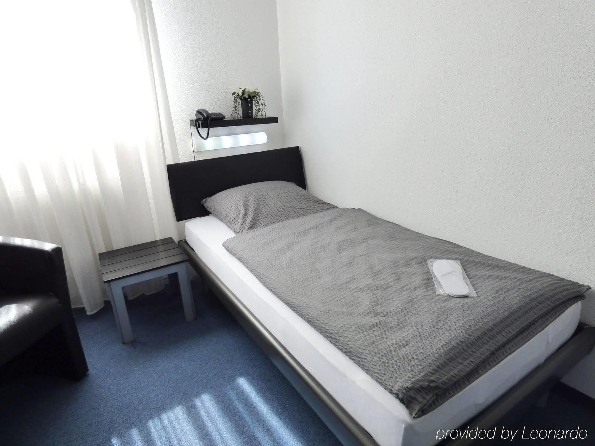 Hotel Alt Buettgen Карст Екстериор снимка