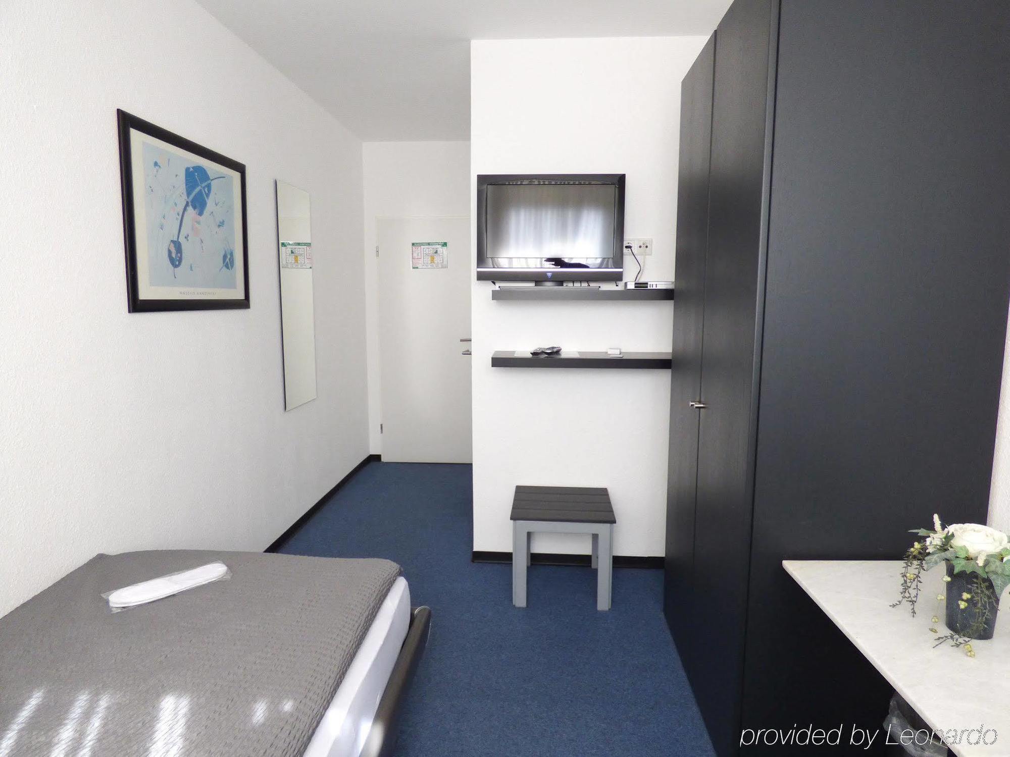 Hotel Alt Buettgen Карст Екстериор снимка