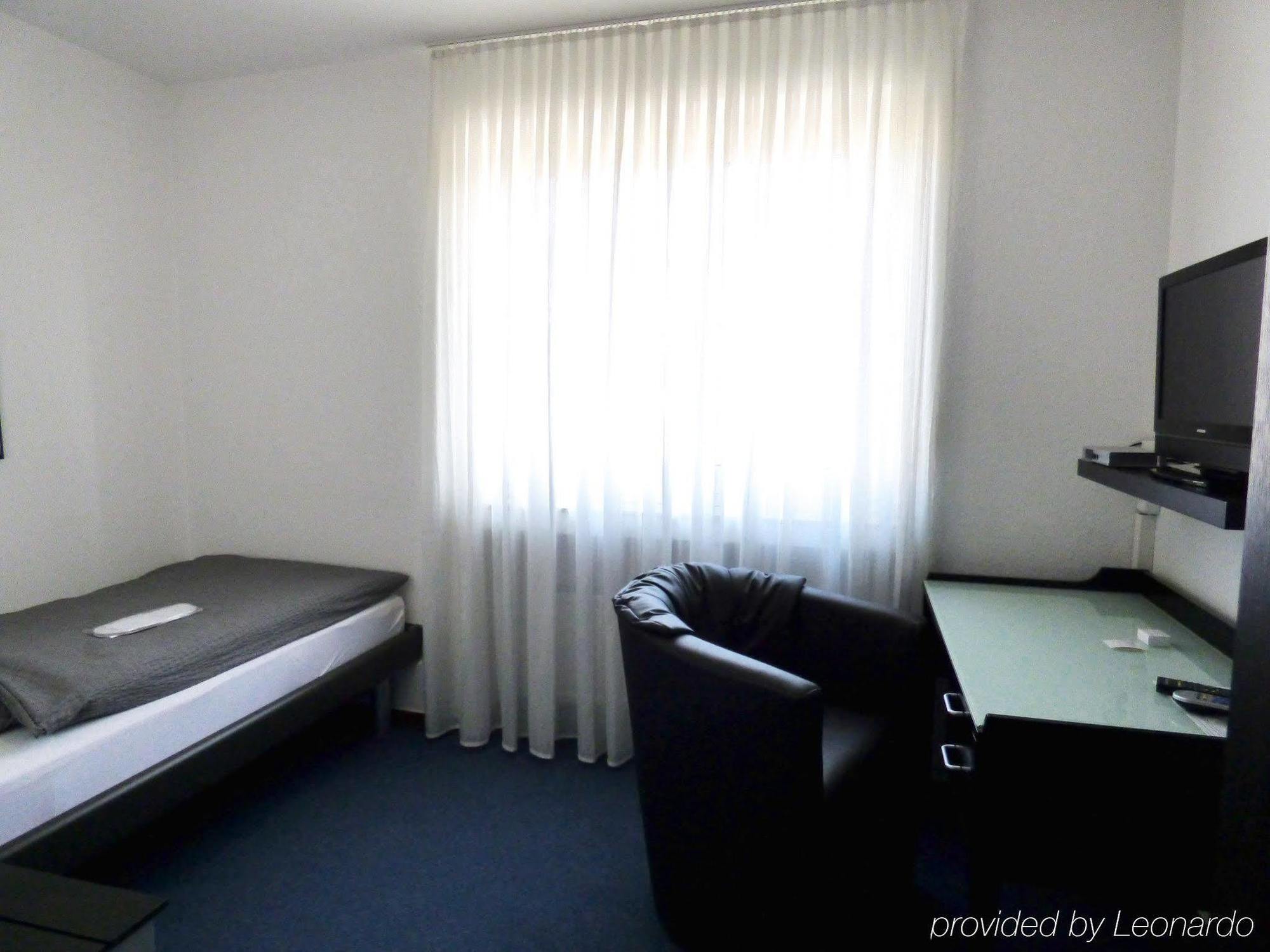 Hotel Alt Buettgen Карст Екстериор снимка